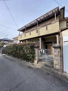 寝屋川市成田東町 前面道路含む外観