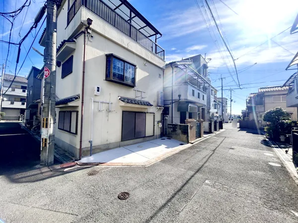 前面道路含む外観