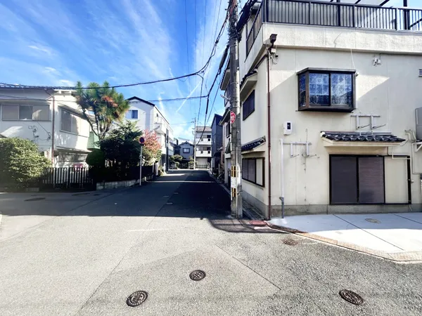 前面道路含む外観