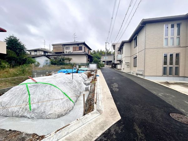 前面道路含む外観