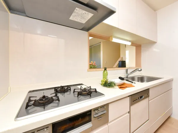 家族との対話の弾むカウンターキッチンです