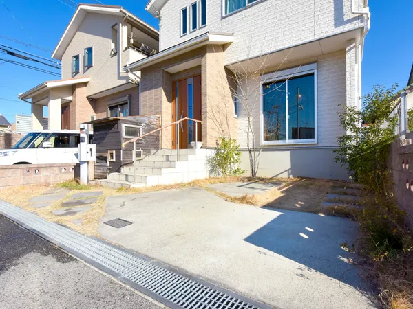 普通車1台、軽自動車1台駐車可能（サイズ制限有）