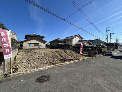 枚方市山之上西町 1号棟 前面道路含む外観