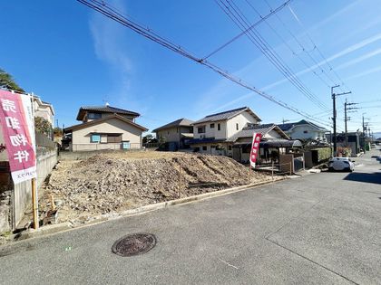 枚方市山之上西町 1号棟 前面道路含む外観