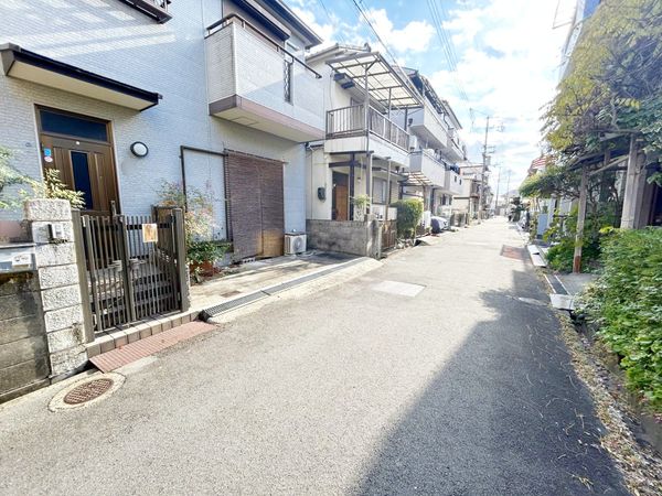 前面道路含む外観