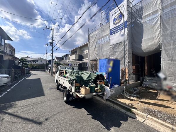 枚方市小倉東町 1号地 前面道路含む外観