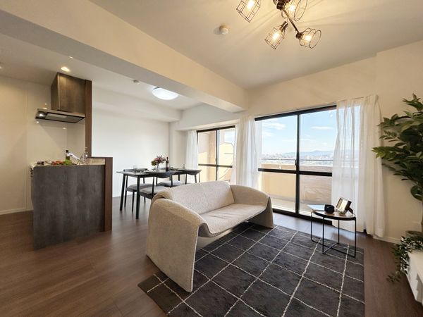 ロイヤルシャトーねやがわオークビル リビング