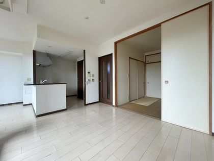 アズ・プレミアムステージ寝屋川 リビング