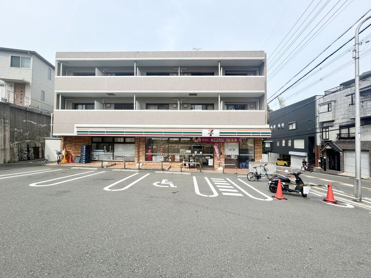 セブンイレブン枚方東中振2丁目店（約620ｍ）