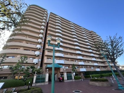 ロイヤルシャトーねやがわオークビル 外観