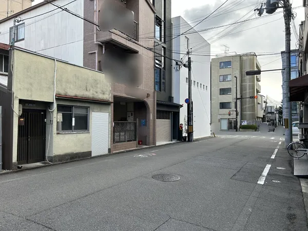 前面道路含む外観(南向き)