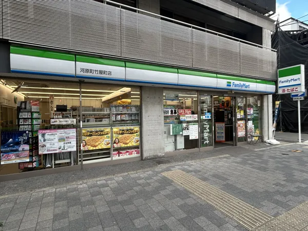 徒歩6分。