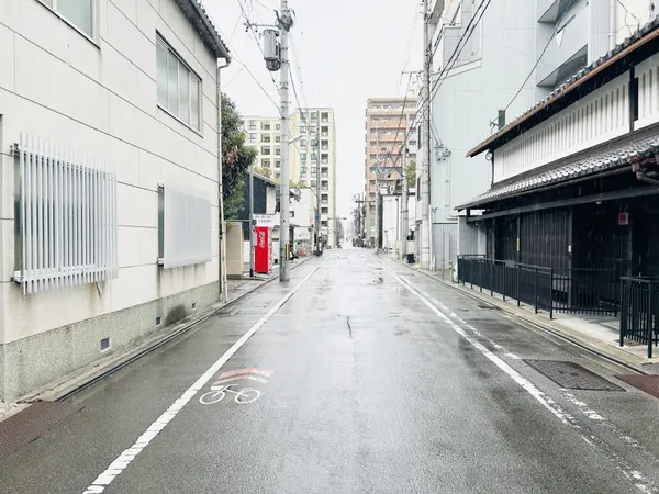 前面道路含む外観