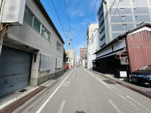 前面道路含む外観