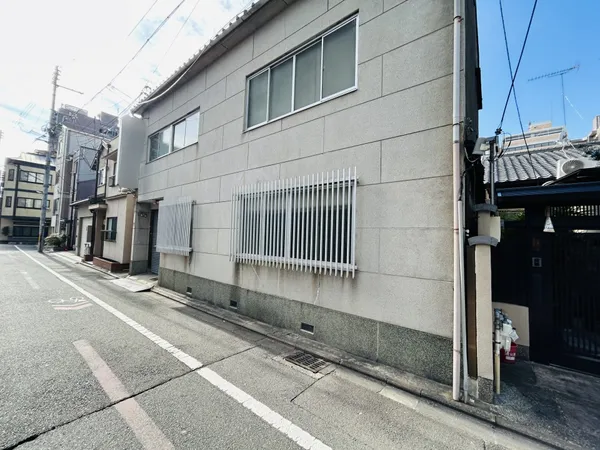 前面道路含む外観