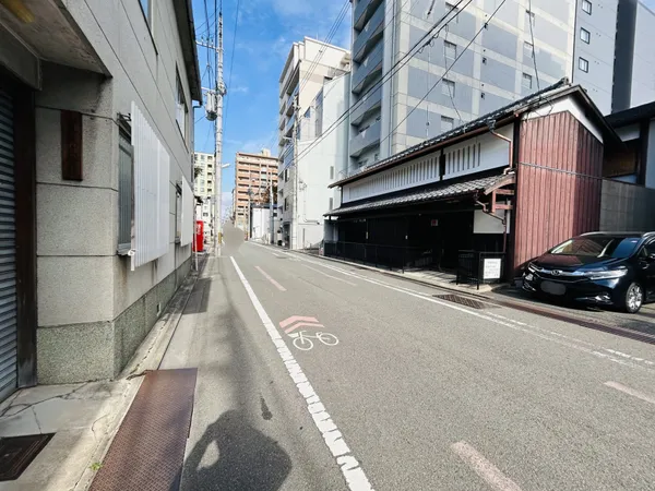 前面道路含む外観