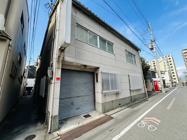 前面道路含む外観