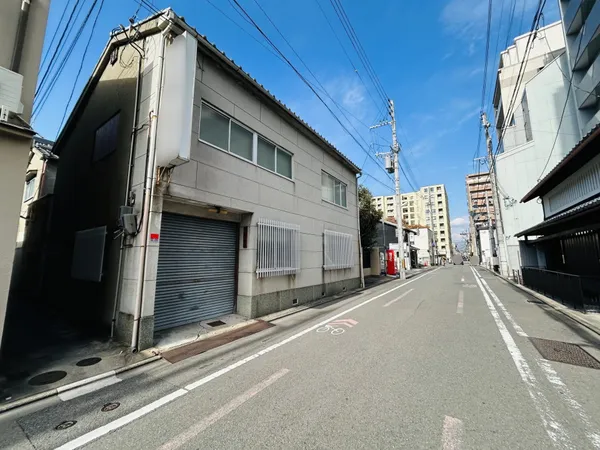 前面道路含む外観