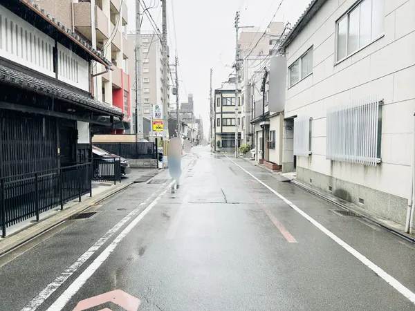 前面道路含む外観