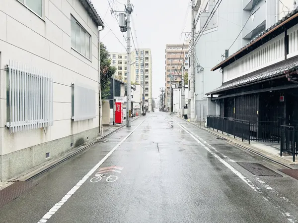 前面道路含む外観