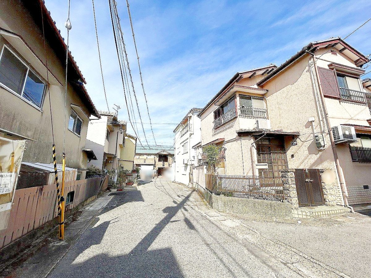 前面道路含む外観