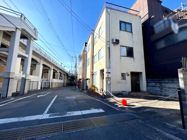 前面道路含む外観