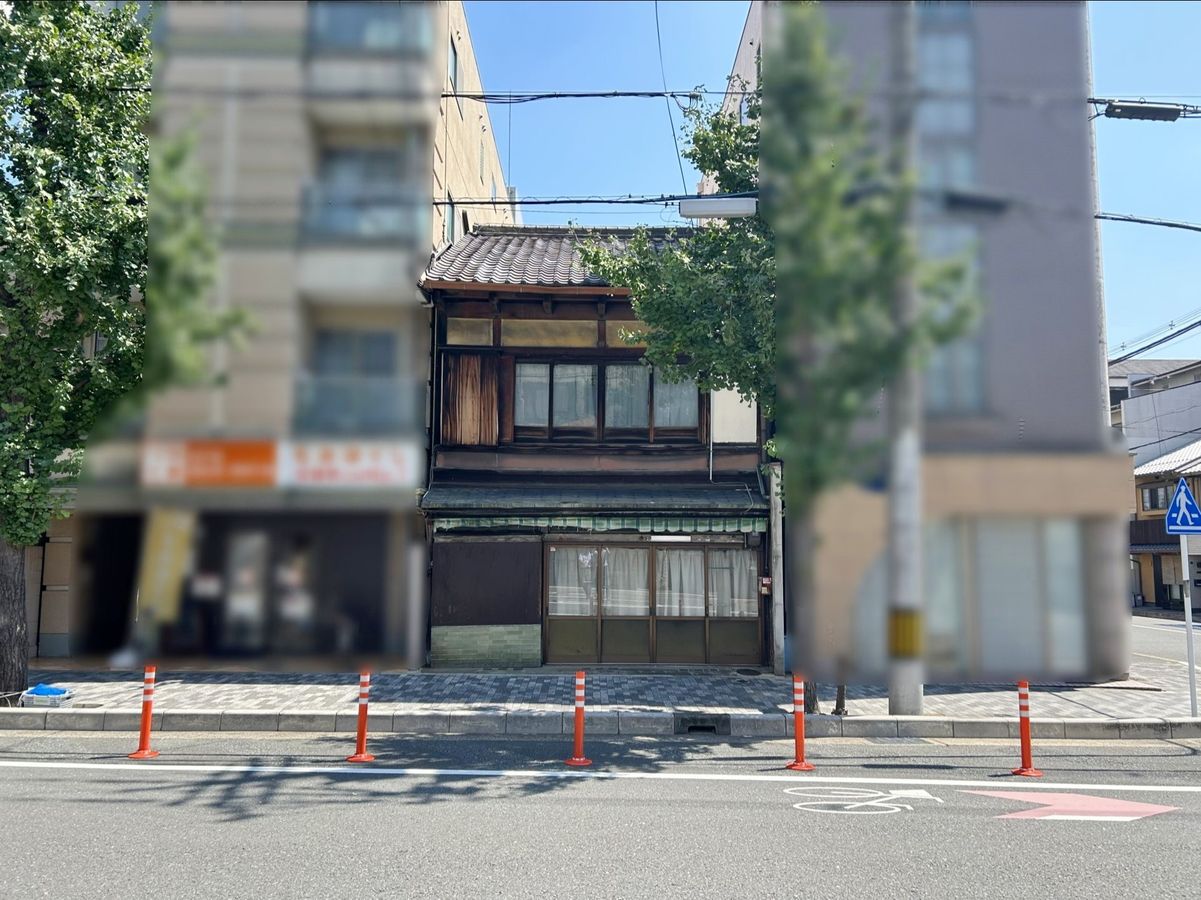 前面道路含む外観