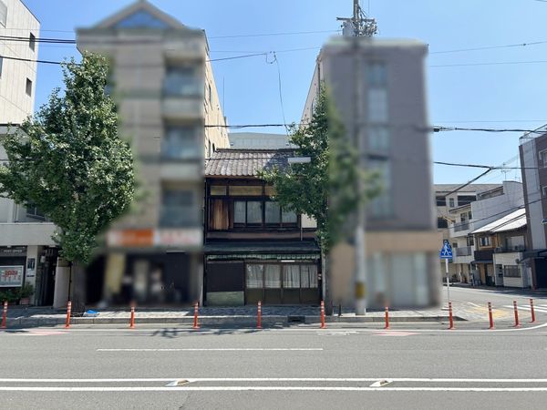 前面道路含む外観