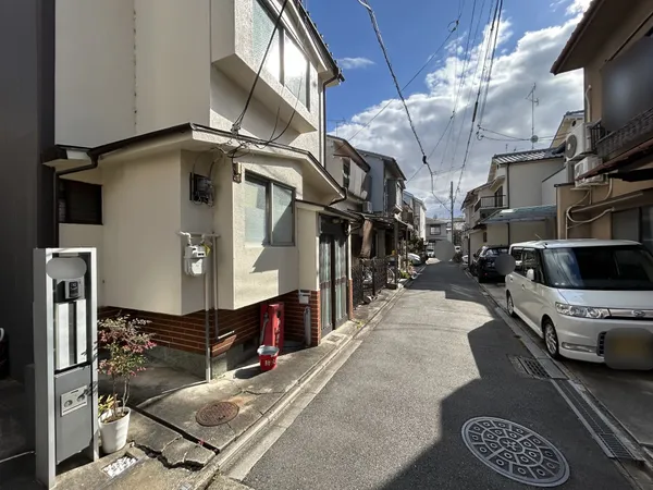 前面道路を含む外観