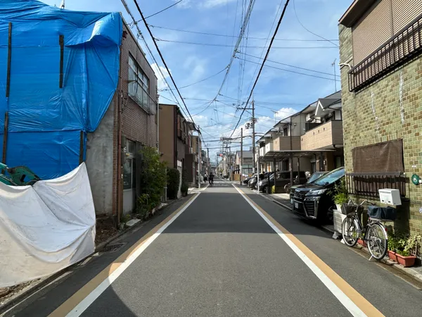 前面道路を含む外観