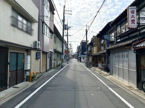 前面道路(西を望む)