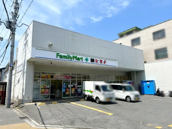 徒歩5分。