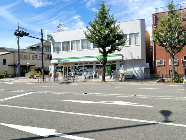 ファミリーマート烏丸寺ノ内店まで約160ｍ