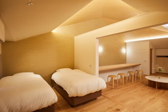 洋室(約7.5帖)※室内写真の家具・照明等の調度類は価格に含まれません。