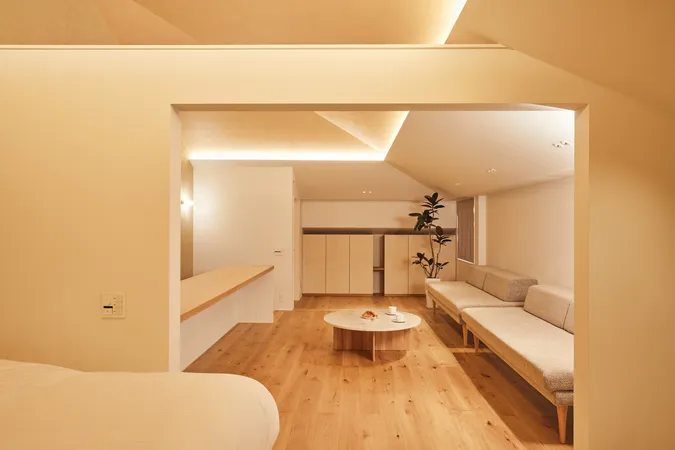 洋室(約7.5帖)※室内写真の家具・照明等の調度類は価格に含まれません。