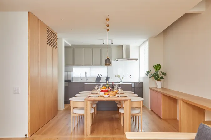 LDK(約18.6帖)※室内写真の家具・照明等の調度類は価格に含まれません。