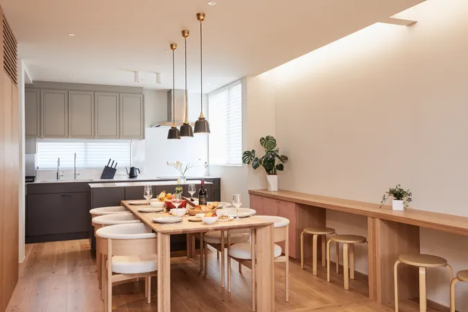 LDK(約18.6帖)※室内写真の家具・照明等の調度類は価格に含まれません。