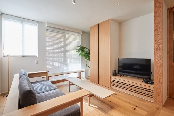 LDK(約18.6帖)※室内写真の家具・照明等の調度類は価格に含まれません。