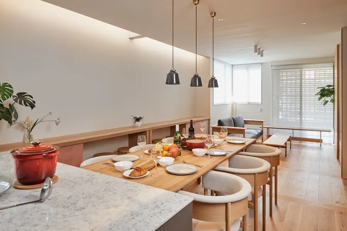 LDK(約18.6帖)※室内写真の家具・照明等の調度類は価格に含まれません。