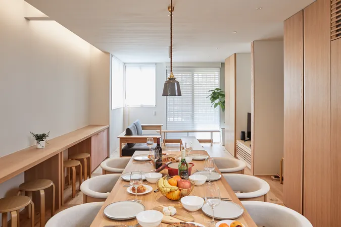 LDK(約18.6帖)※室内写真の家具・照明等の調度類は価格に含まれません。