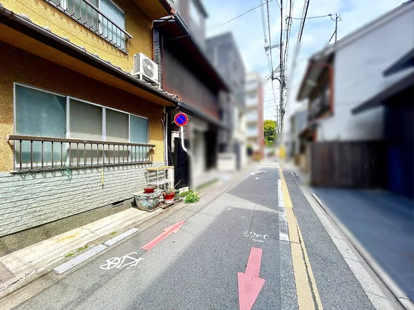 前面道路含む外観