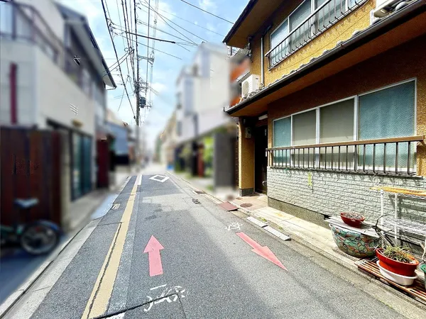 前面道路含む外観