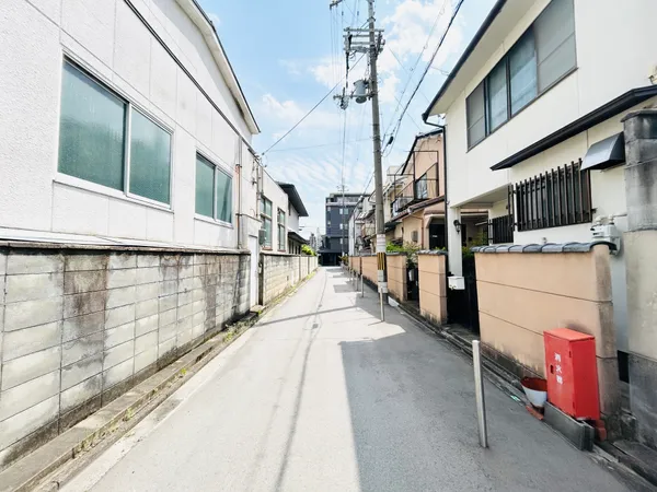 前面道路含む外観