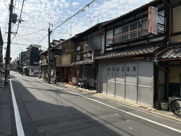 前面道路（西方向を望む）