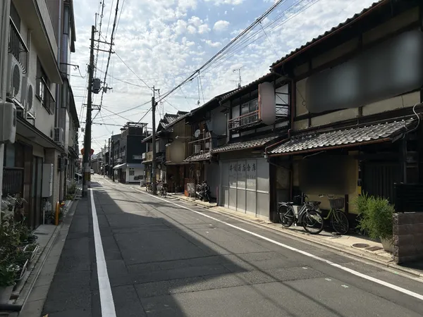 前面道路（西方向を望む）