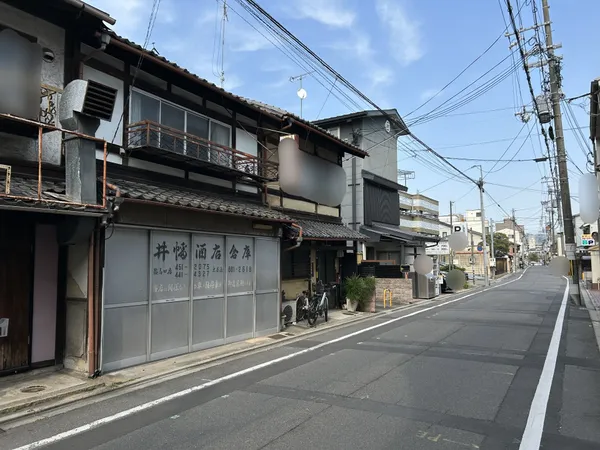 前面道路（東方向を望む）