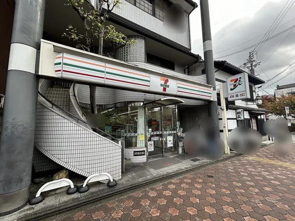 徒歩4分。