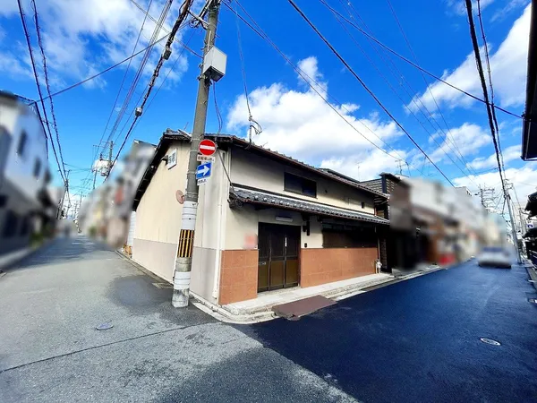 前面道路を含む外観