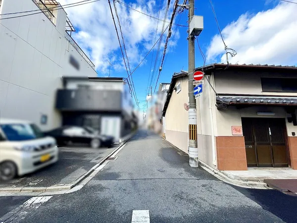 前面道路を含む外観