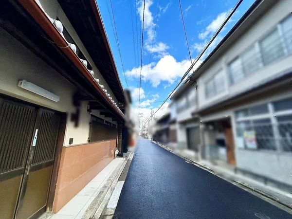 前面道路を含む外観